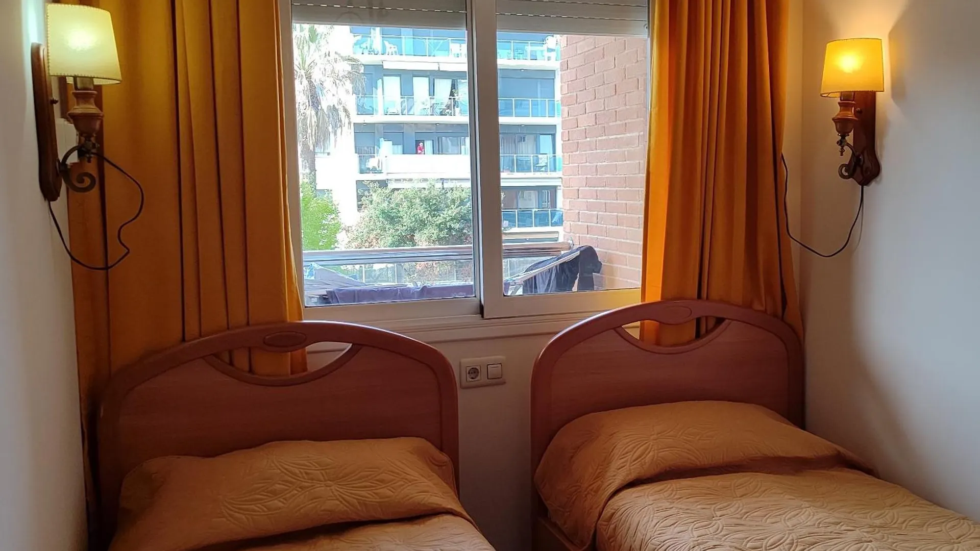 Duplex 2-Bedroom Family Apartment F&F Lloret de Mar Spanien