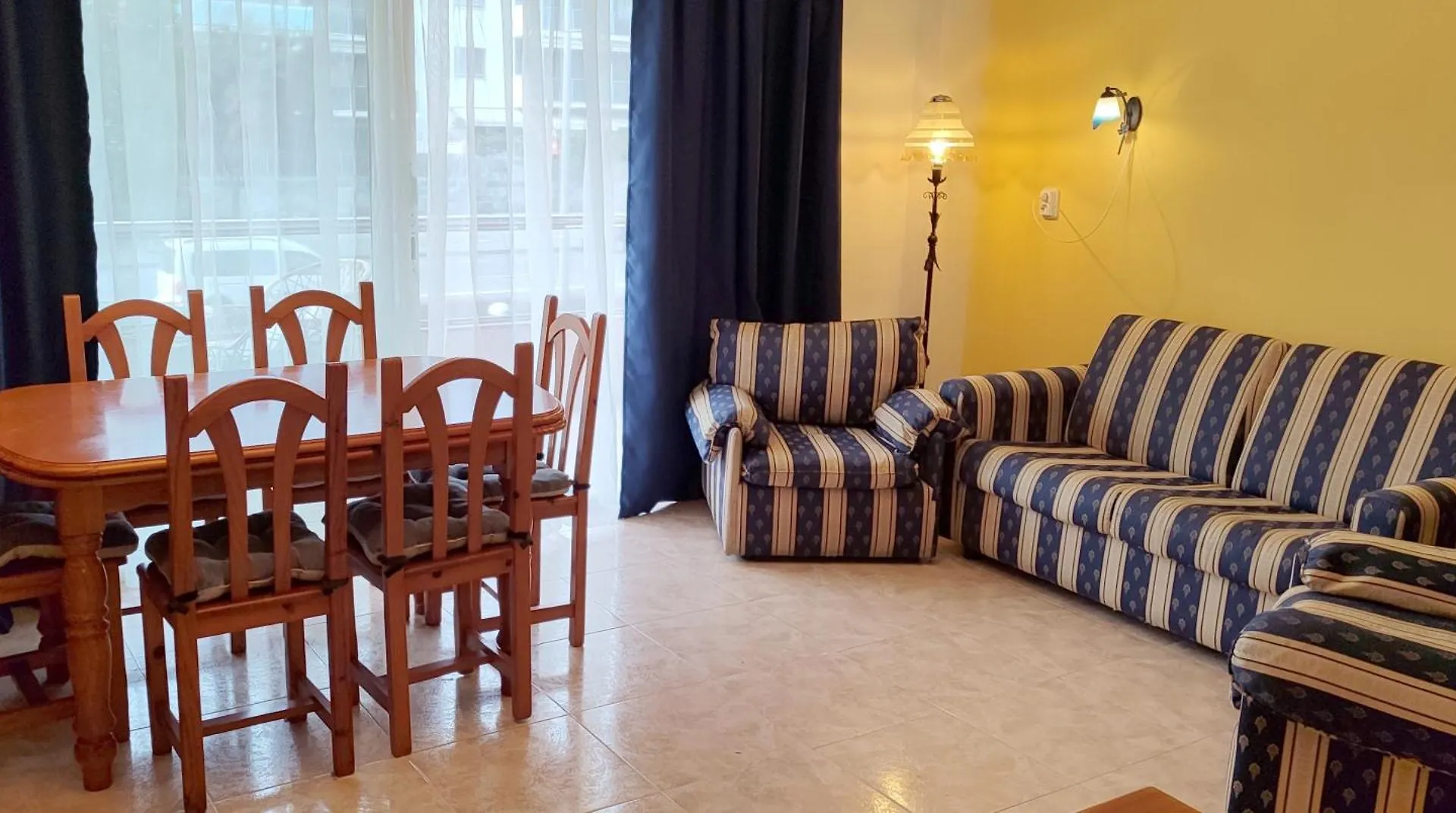 Duplex 2-Bedroom Family Apartment F&F Lloret de Mar 0*,  Spanien